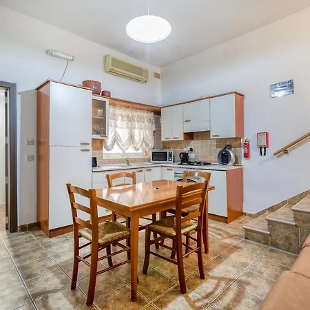 Apartment Lovely, Comfy 2br With Comfy Sofa W/wifi & Ac By 360 Estates St. Paul's Bay