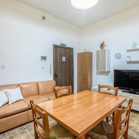 Apartment Lovely, Comfy 2br With Comfy Sofa W/wifi & Ac By 360 Estates *
