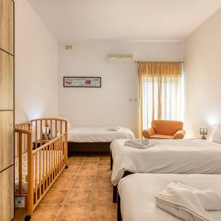 Apartment Lovely, Comfy 2br With Comfy Sofa W/wifi & Ac By 360 Estates St. Paul's Bay